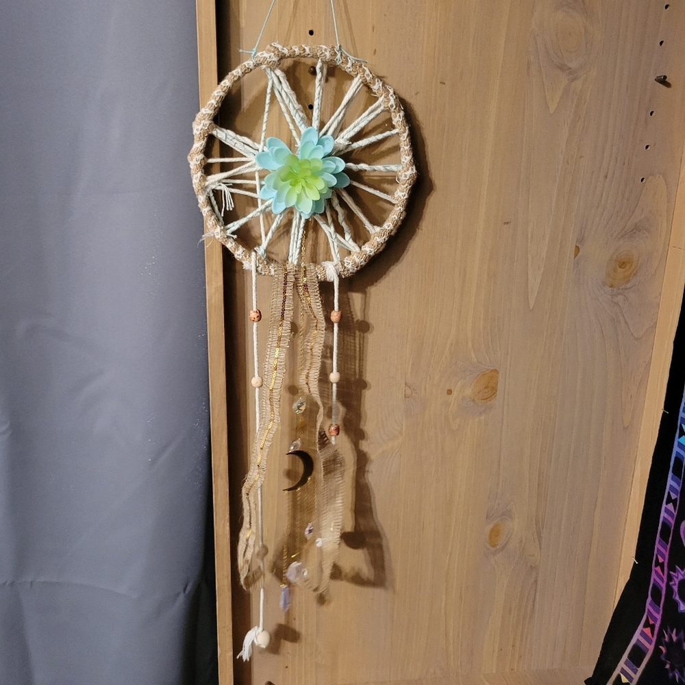Fucculant dream catcher/bow hanger